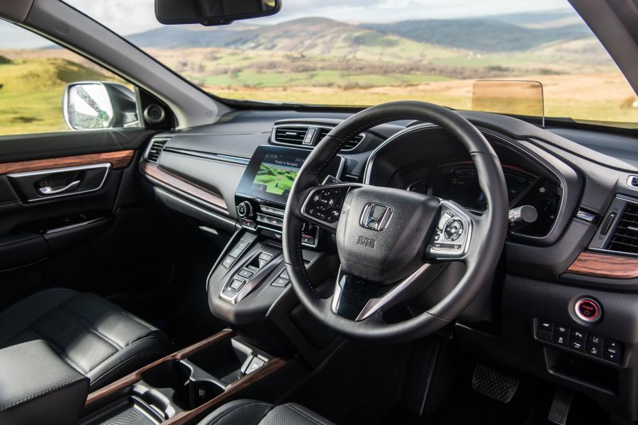 Интерьер Honda CR-V Hybrid 2018 года  (UK) (фото 15 из 18)